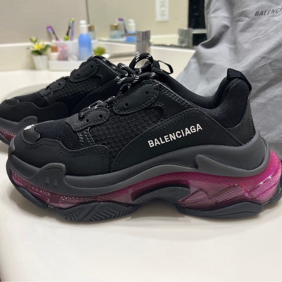 Brand new Balenciaga women’s triple s lug sole sneakers (black/pink) size 8 US - Picture 9 of 12